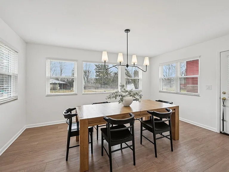 Building Photo - 2108 Willow Run Rd