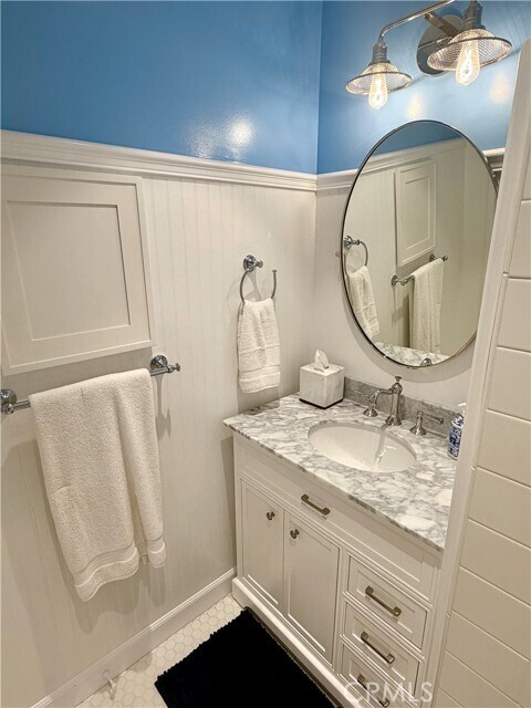 Building Photo - 2173 Crestview Dr