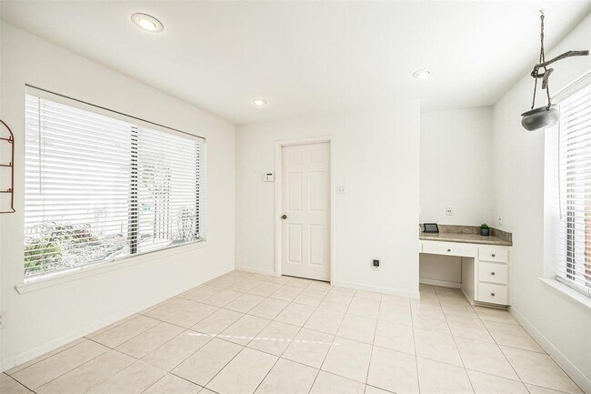 Building Photo - 1382 Beaujolais Ln