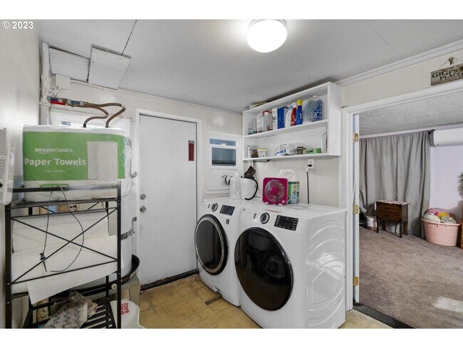 Building Photo - 3Bd/1Ba Mid Century Home In Canby~ A/C, 2 Additional Storage, and Spacious Yard!!!