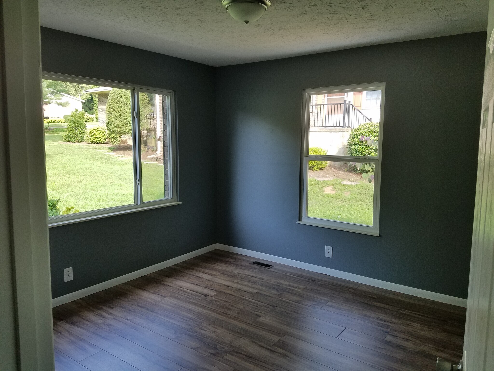 Building Photo - 722 Shadycrest Dr