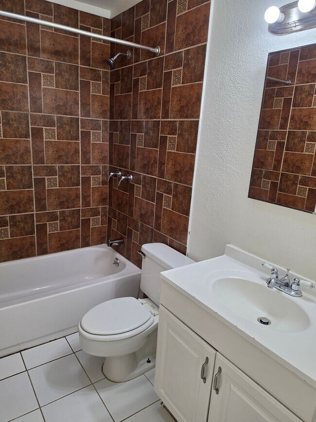 Building Photo - 331 W Carson Rd