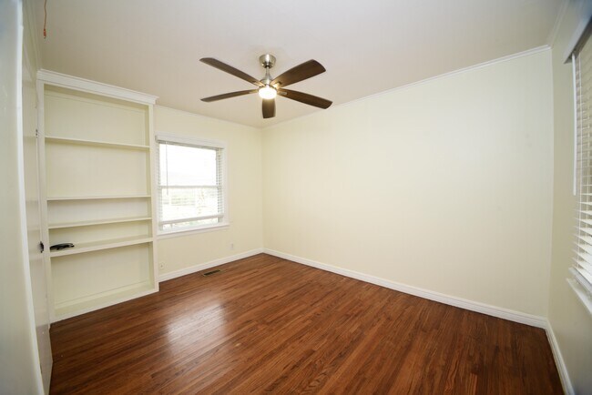 Building Photo - 3522 S Toledo Ave