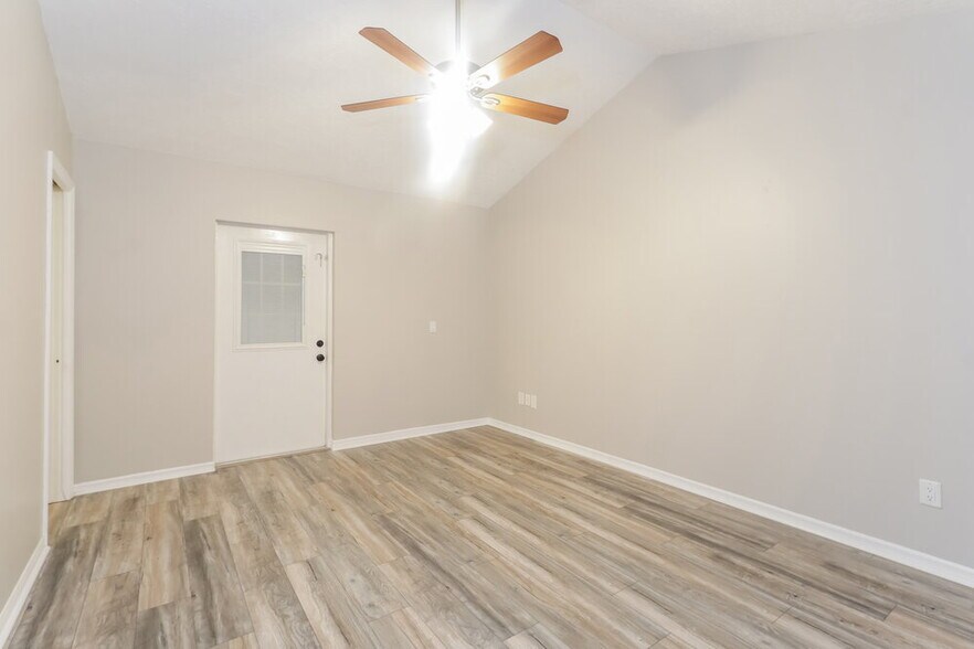Building Photo - 10314 Ashley Oaks Dr
