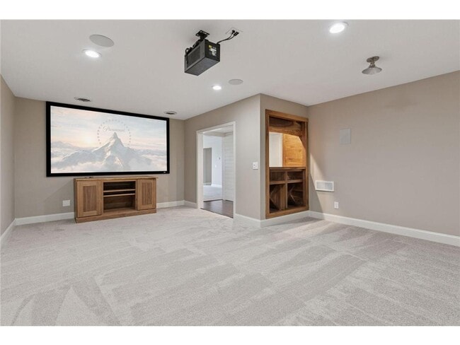 Building Photo - 16588 E Lake Dr