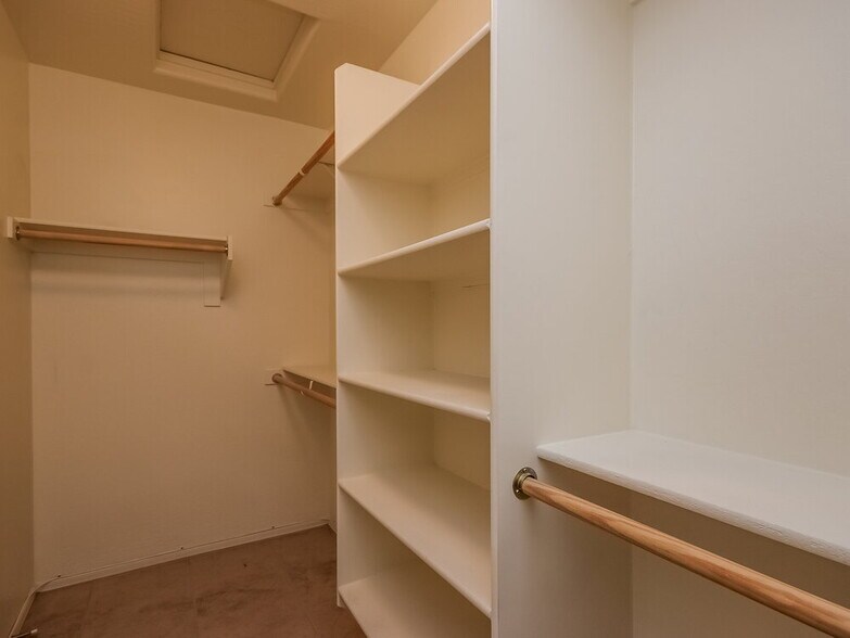 Building Photo - 15445 W Jenan Dr