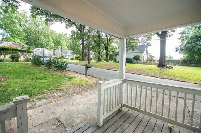 Building Photo - 537 Trabert Ave NW