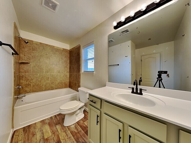 Building Photo - 2816 Sun Berry Way