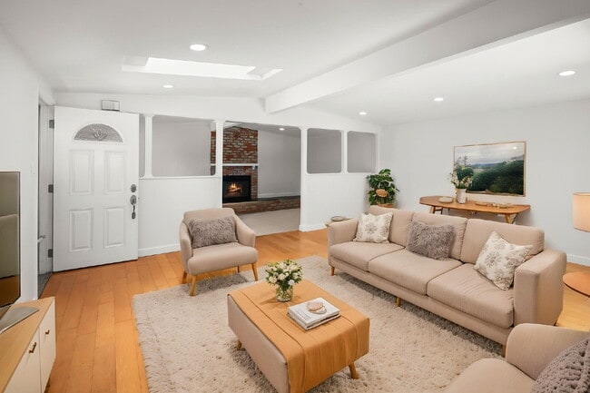 Building Photo - Welcome to your rare gem, dream home in Clairemont, San Diego!
