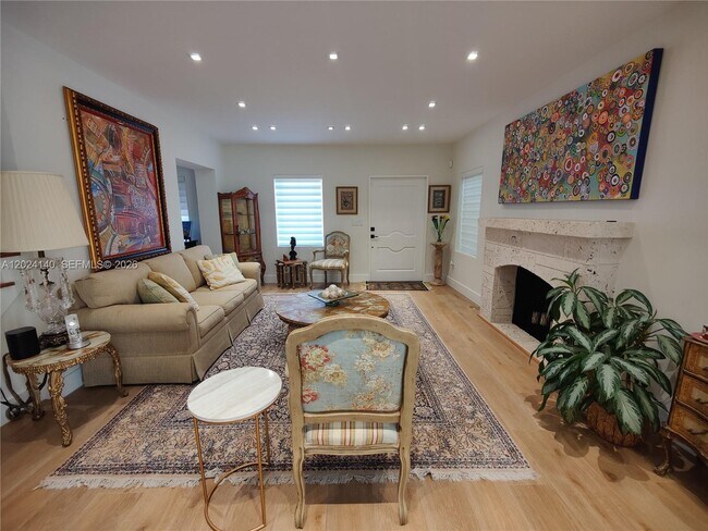 Building Photo - 1823 S Bayshore Ln