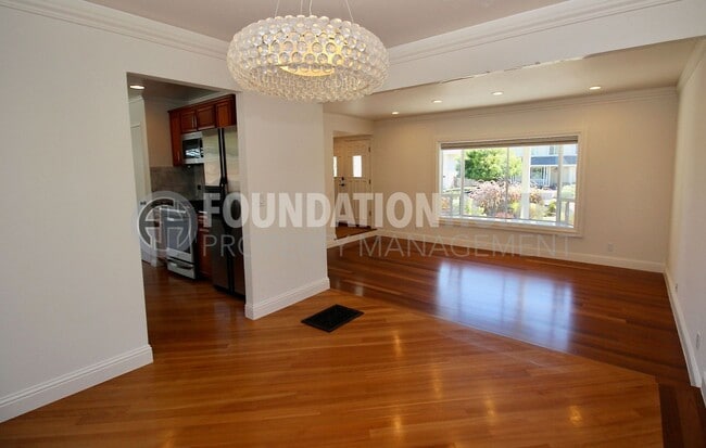 Building Photo - Stylish 3BD/2.5BA in San Marin with Dreamy...