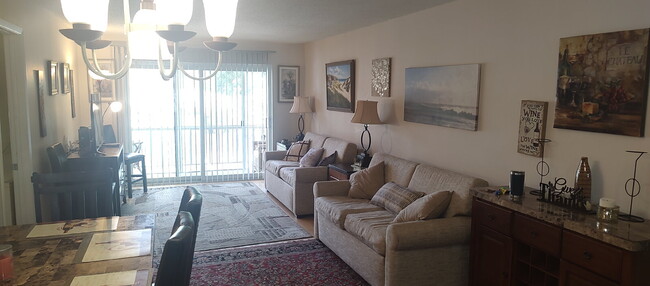 Building Photo - "Charming 2-Bed, 2-Bath Condo in Largo wit...