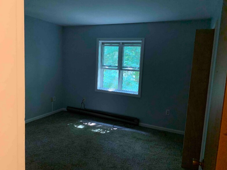 Building Photo - 329 Old Lake Shore Rd