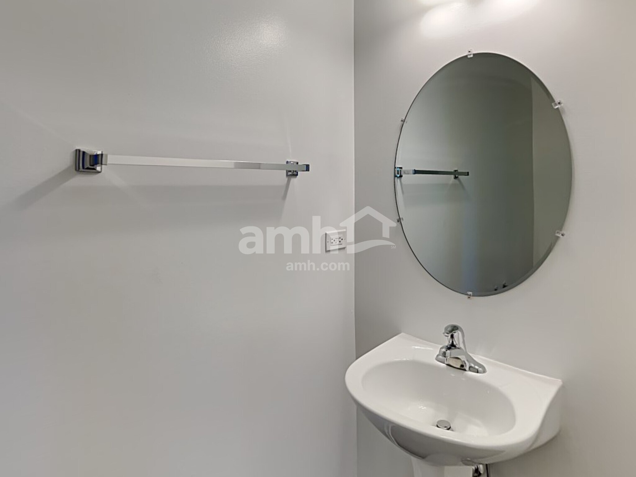 Building Photo - 3832 Bailey Rd