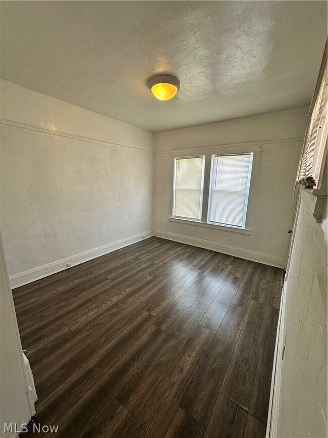 Building Photo - 837 Wayside Rd