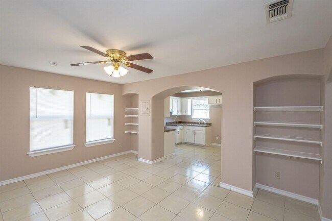 Building Photo - 227 Malaga Dr