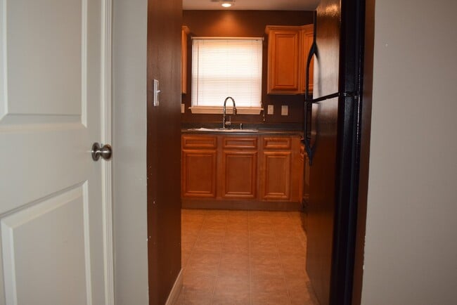 Building Photo - Large 2 story 3 bedroom 2 bathroom!
