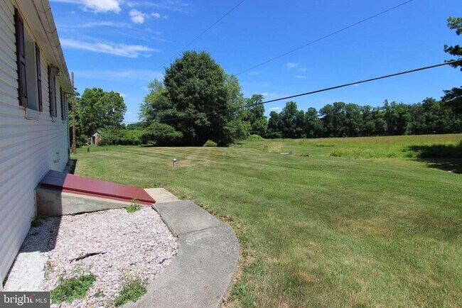 Building Photo - 151 Dogwood Dr