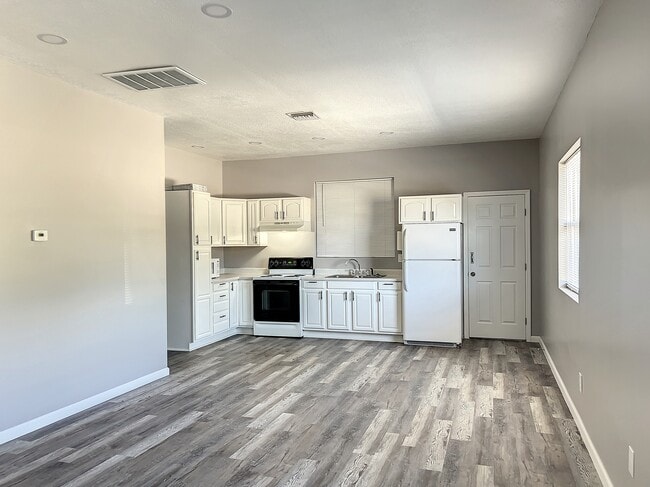 Building Photo - Coyer Rd Unit A