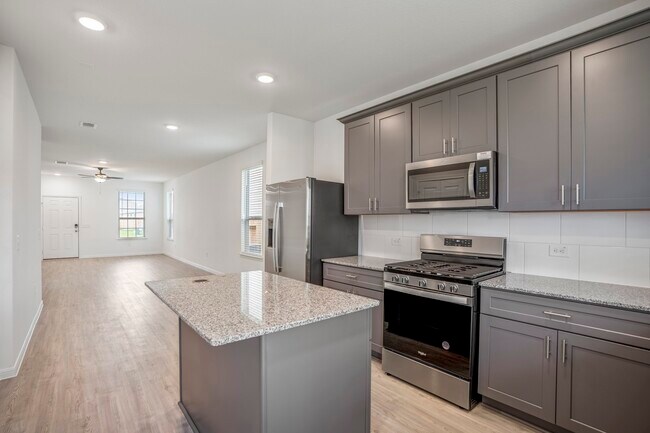 Building Photo - 16915 Elm Grove Rd