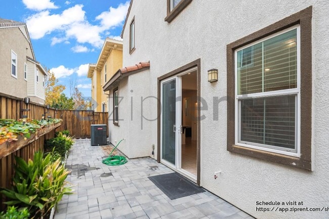 Building Photo - 1339 Sauvignon St