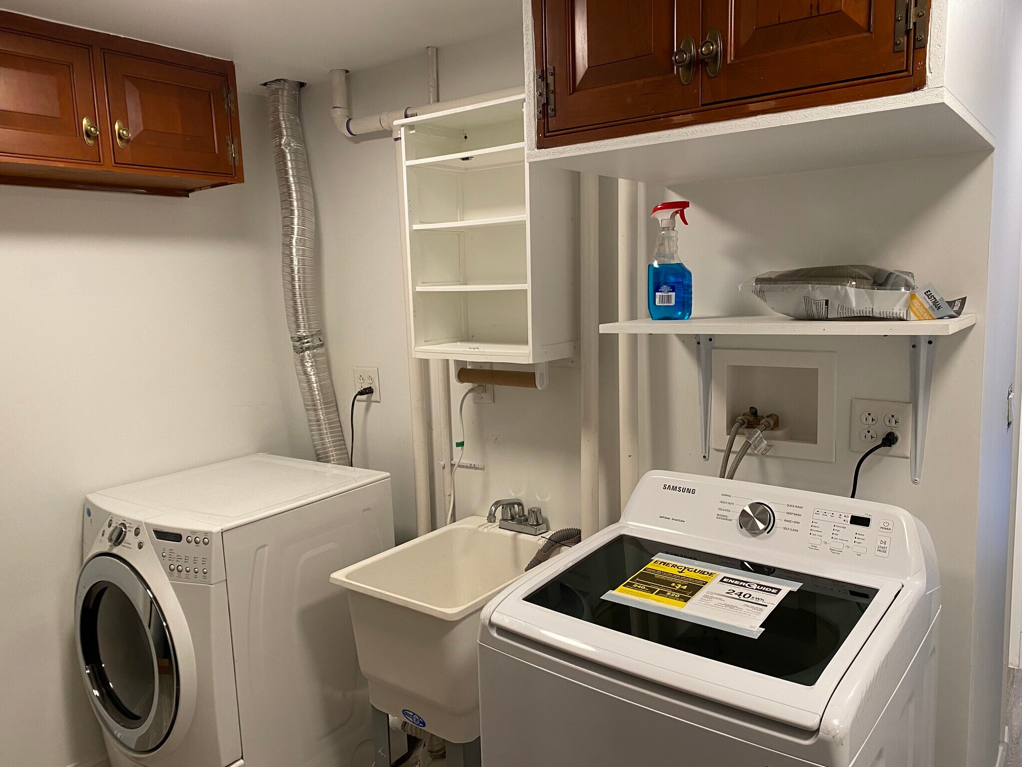 Building Photo - 140 Clark St