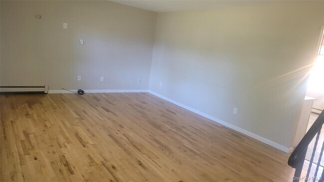 Building Photo - 8082-82 Laurel Blvd