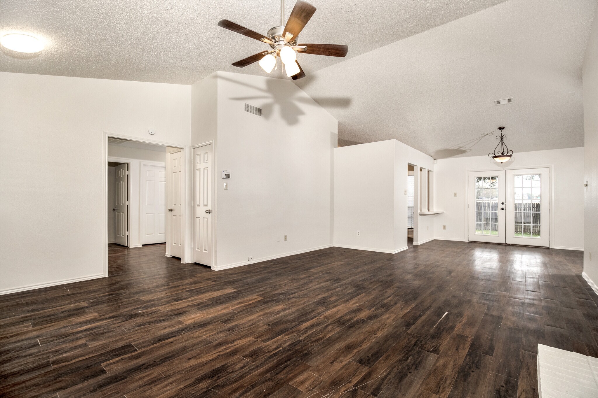 Building Photo - 1709 Huntington Dr