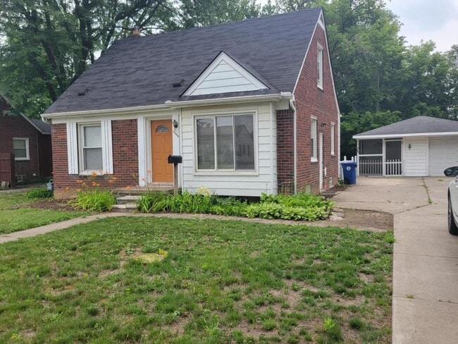 Building Photo - 13568 Norborne Ave