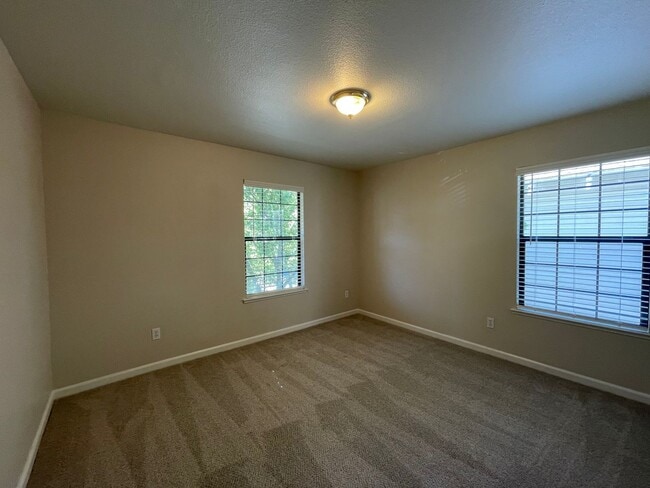 Building Photo - Exceptionally Roomy Upstairs 2 Bed 2 Bath Duplex! Dishwasher, Garage, Washer/Dryer Hookups
