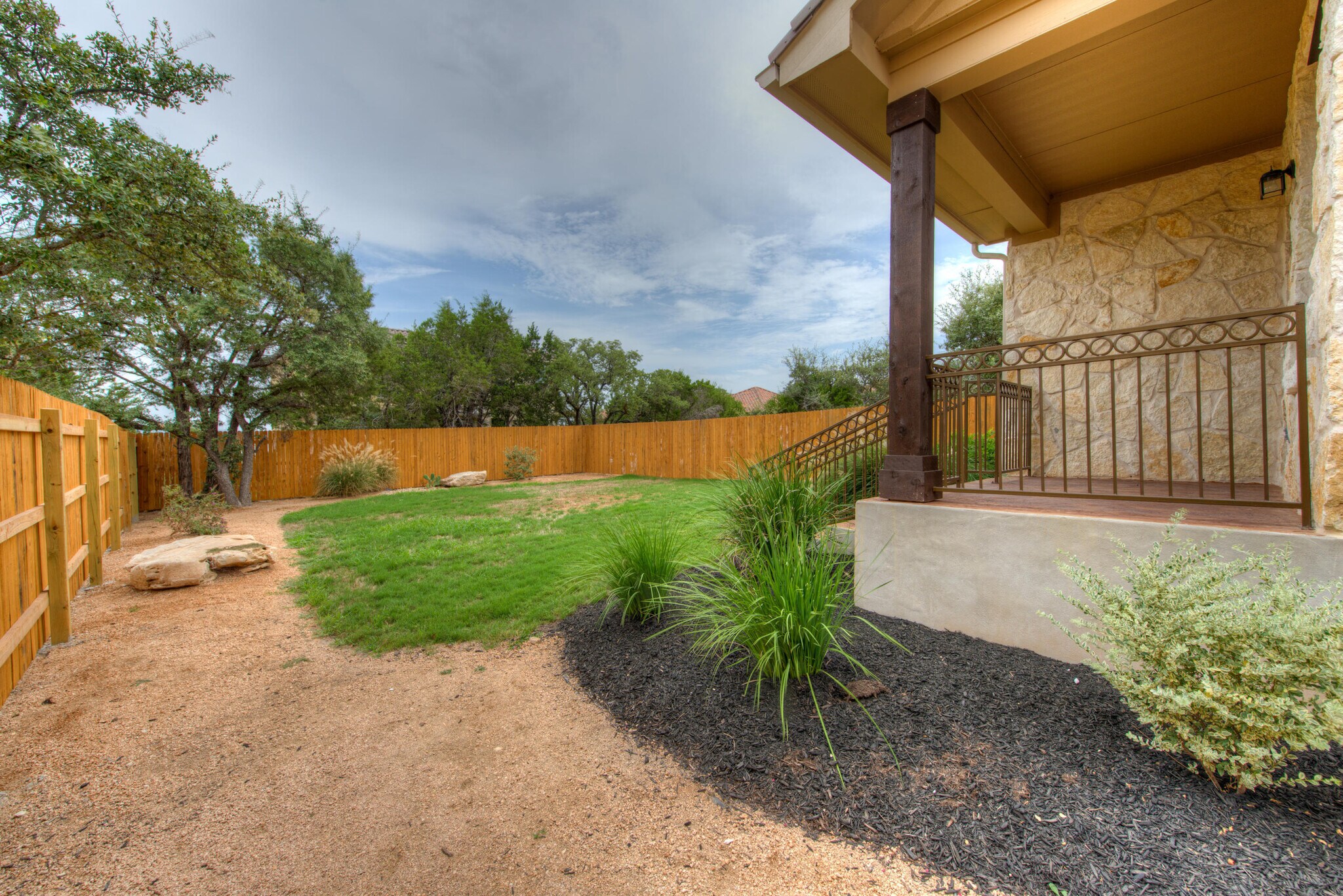 Building Photo - 405 S Meadowlark St