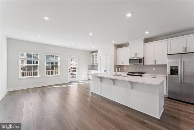 Building Photo - 14032 Sunrise Valley Dr