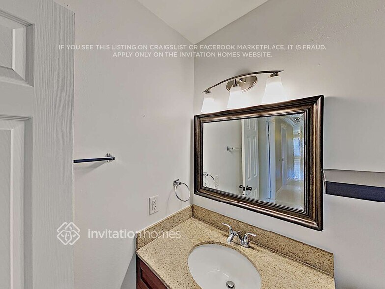 Building Photo - 562 SW 168th Way