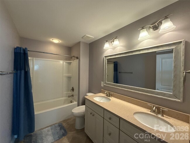 Building Photo - 5818 Glenmore Garden Dr