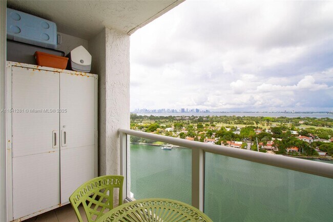 Building Photo - 5900 Collins Ave