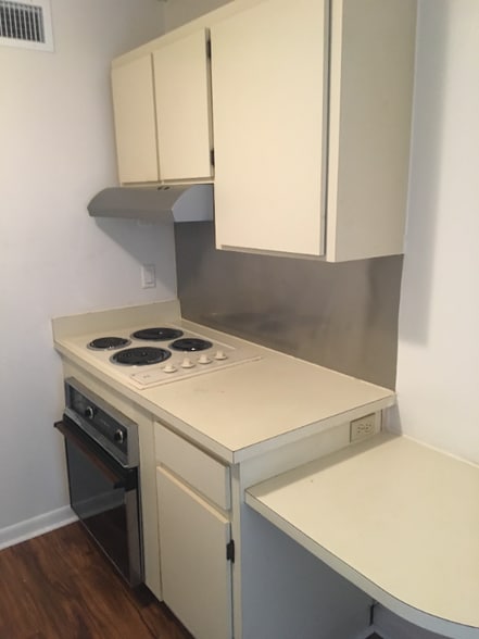 Building Photo - 643 Executive Center Dr