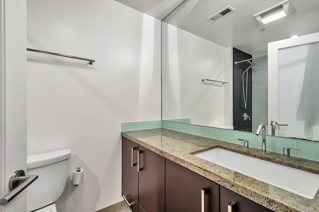 Building Photo - 69 Clementina St