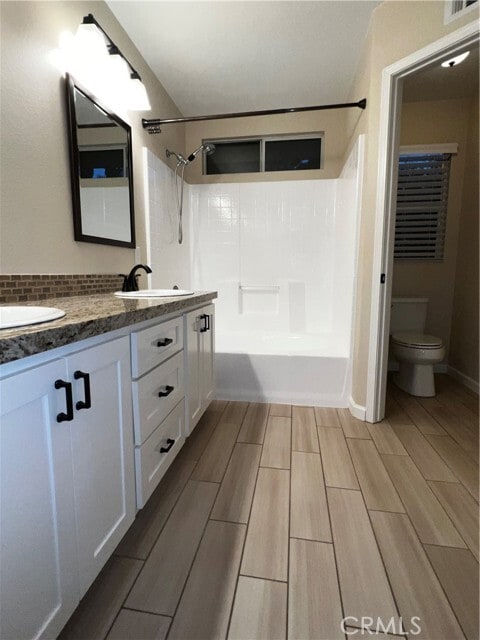 Building Photo - 12 Campamento