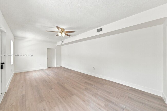 Building Photo - 402 NW 44th Ave