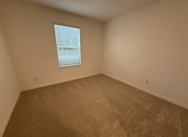 Building Photo - 215 Glass Onion Dr