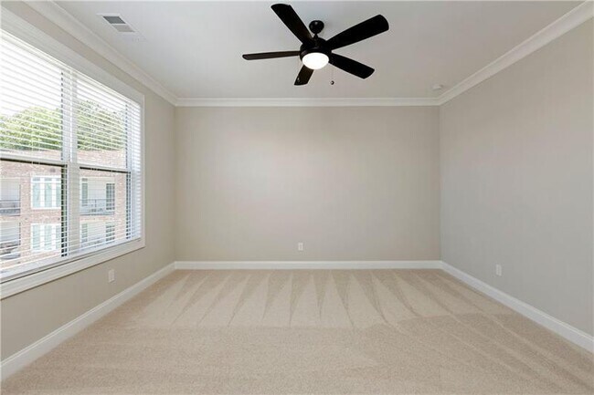 Building Photo - 439 Burton Dr