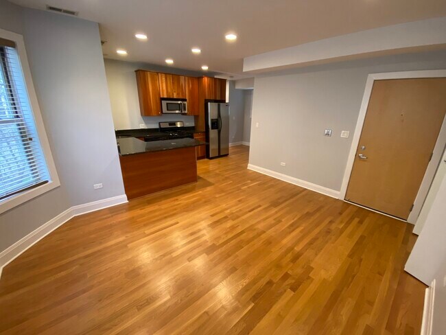 Building Photo - 1446 W Thorndale Ave