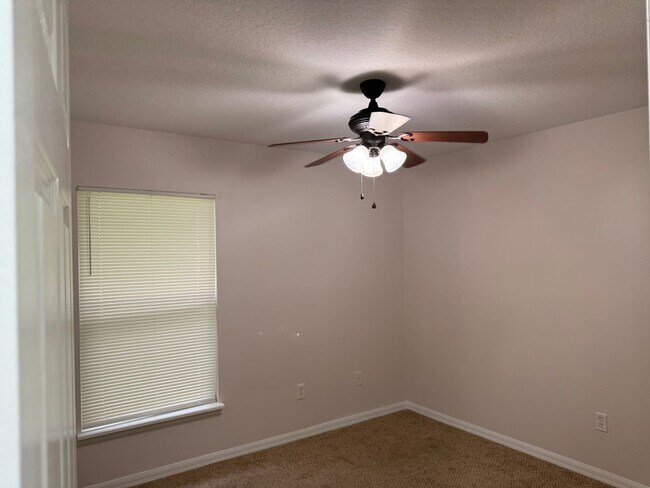 Building Photo - Spacious 4 bedroom home in Lake Mary