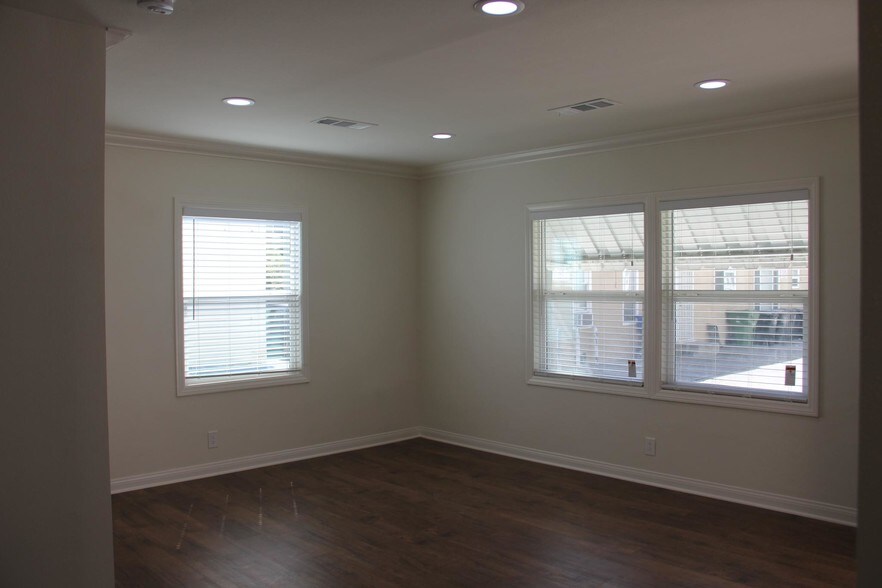 Front Room - 11029 Hesby St