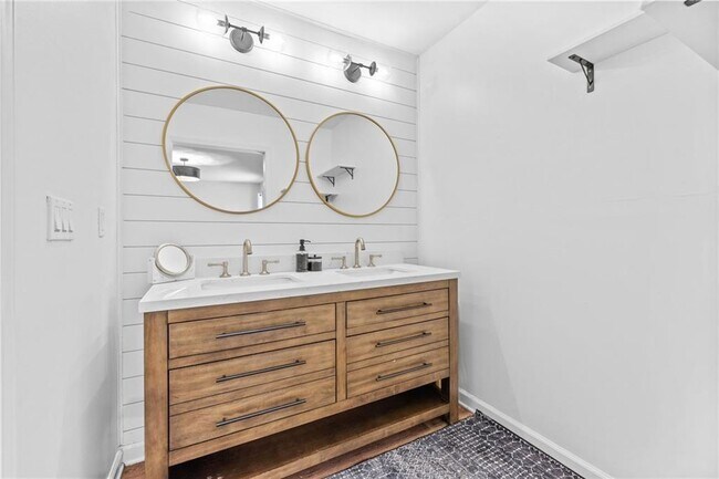 Building Photo - 2967 Harold Dean Dr