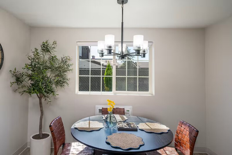 Building Photo - 1430 3rd Ave E