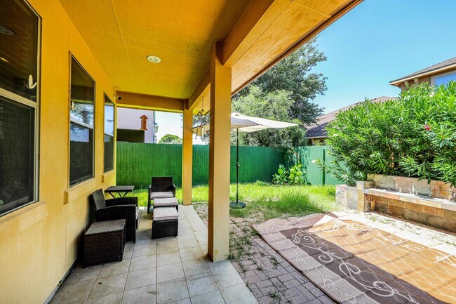 Building Photo - 9813 Sandhill Dr
