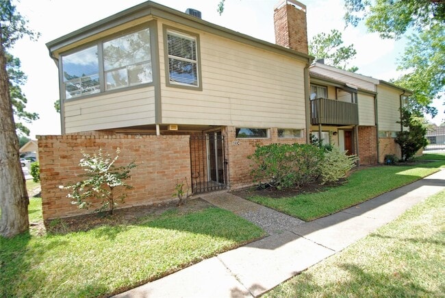 Building Photo - 738 Country Pl Dr