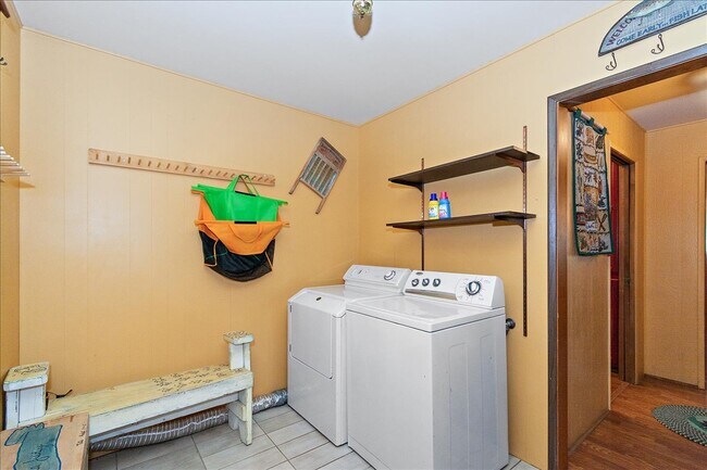 Building Photo - 420 Sheridan Dr