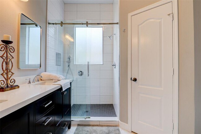 Building Photo - 5339 Canyon Hollow Dr